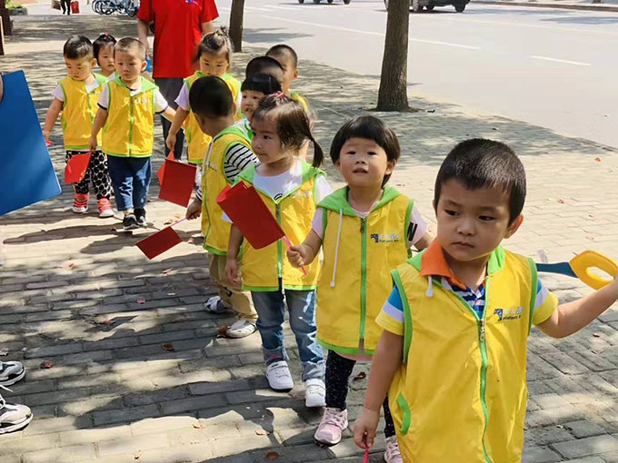 “向國旗敬禮、弘揚(yáng)愛國精神”--記嬰智貝佳老閔行園兒童之家托管班國慶活動